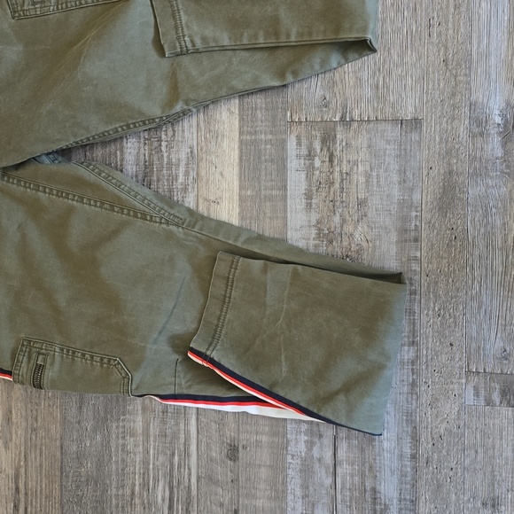 ATHLETA| Summit Cargo Pant| Pinstripe Side Accent | Size 2 - Picture 6 of 13